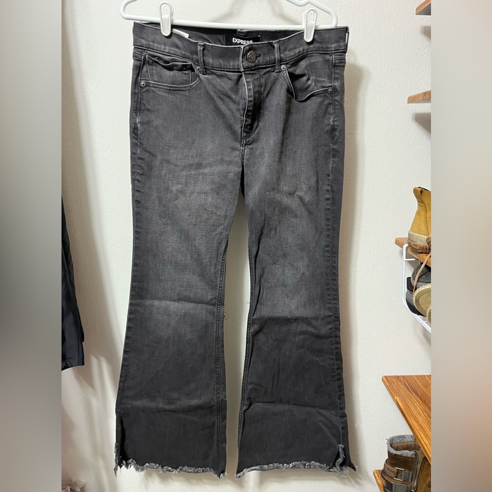 Express bell flare mid-rise jeans. Black. 12R